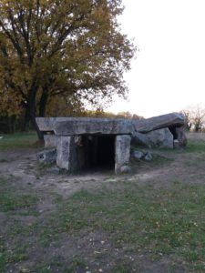 dolmen la bajouliere le thoureil git lesnoisettes